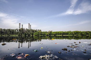 <p>Aguas residuales en las que podría aplicarse el consorcio alga-bacteria para descontaminar. / Pixabay</p>