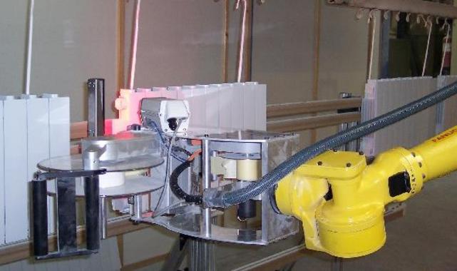 <p> Robot industrial dotado de visión artificial (FOTO: Eusebio de la Fuente).</p>