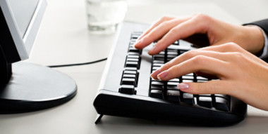 <p>El teletrabajo reduce en un 12% el tiempo empleado en trayectos al trabajo, pero aumentan los viajes en horas valle por motivos distintos al trabajo. / UPM</p>