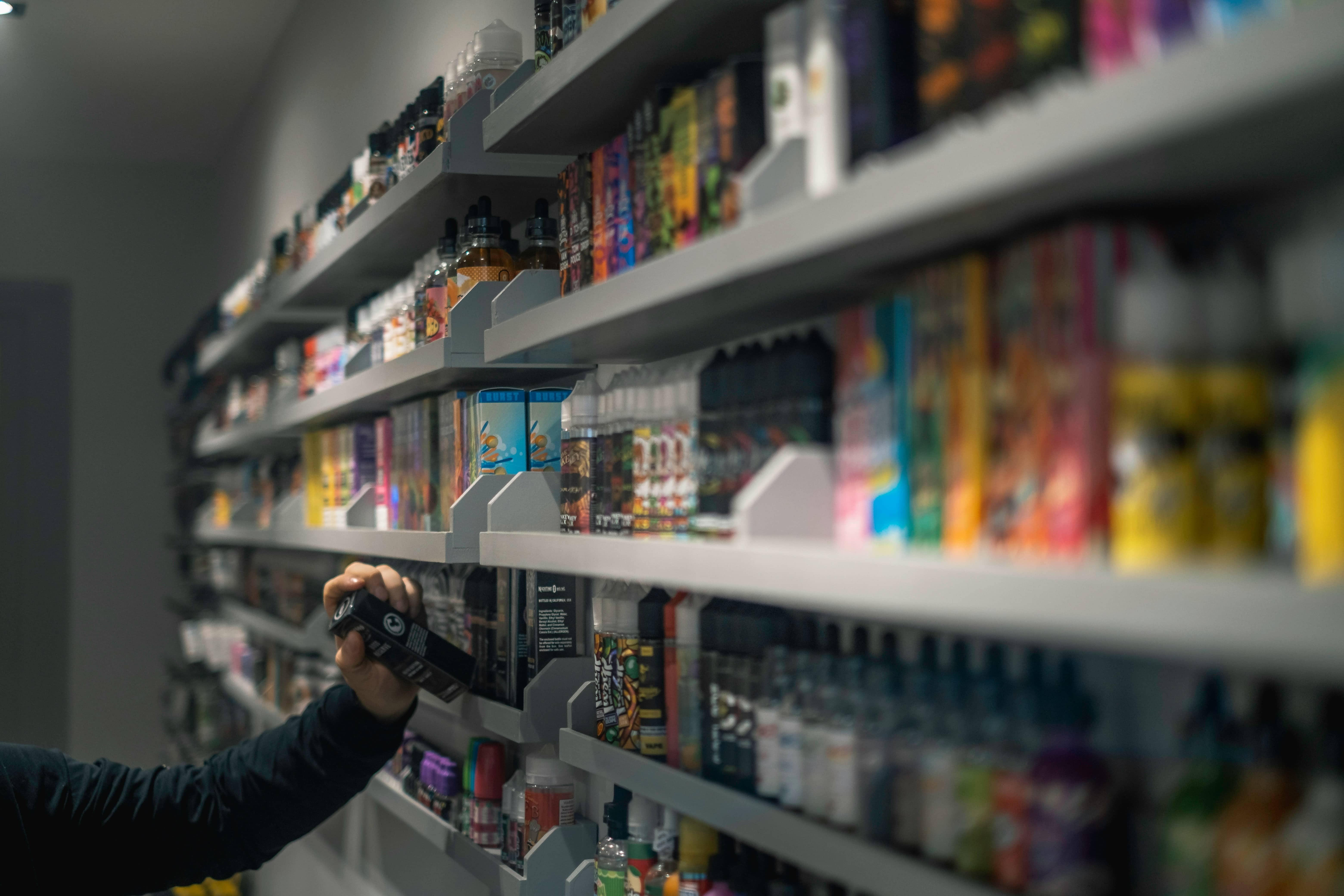 Así es como vapear o fumar cigarrillos empeora la condición física de los jóvenes 