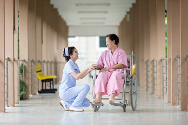 <p>La supervivencia del cáncer de pulmón aumentó en un 5-10% en 21 países, incluido Reino Unido, con mayor progreso en China, Japón y Corea. / <a href="https://pixabay.com/es/hospital-ayuda-cuidado-para-1822460/" target="_blank">Pixabay</a></p>
