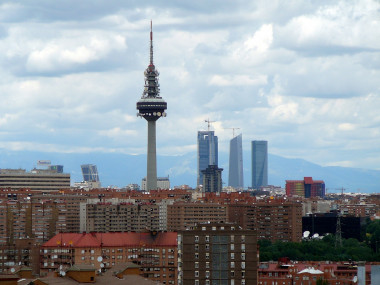 <p>El dióxido de nitrógeno ha bajado en la atmósfera de Madrid durante los últimos años, pero se han incrementado otras moléculas nocivas, como el ozono. / Pixabay</p>