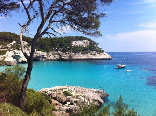 <p>Cala Mitjana (Menorca). / Sinc.</p>