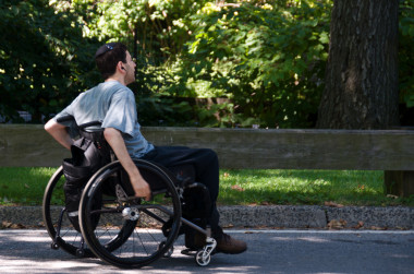 <p>Entre las situaciones donde la población con discapacidad ve limitada su participación destacan el acceso a un empleo adecuado y la movilidad para salir de casa. / <a href="http://www.flickr.com/photos/yourdon/2819627118/sizes/l/in/photostream/" target="_blank">Ed Yourdon</a></p>