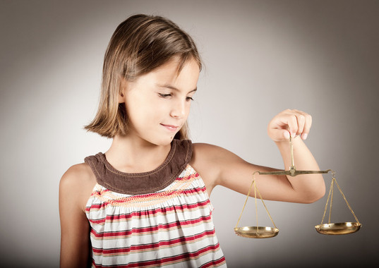 <p>A partir de los seis años, los niños tienen la motivación de ver cómo el actor antisocial recibe la corrección. / ©Fotolia</p>