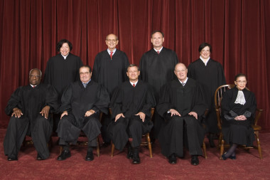 <p>Los nueve miembros del actual Tribunal Supremo de EE UU. Imagen: Steve Petteway/Collection of the Supreme Court of the United States.</p>