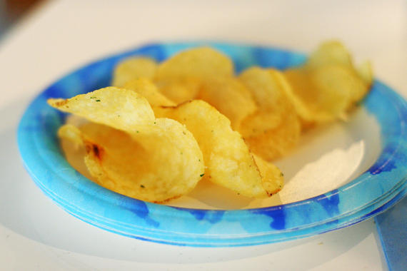 <p>La acrilamida es una sustancia química que se forma al freír, asar, tostar u hornear alimentos ricos en carbohidratos como las patatas fritas, chips, bollería o cereales. Imagen: <a href="http://www.flickr.com/photos/roboppy/394977779/sizes/l/" target="_blank">Roboppy.</a></p>