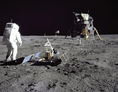 <p>Misión Apolo 11. / <a href="http://solarsystem.nasa.gov/multimedia/gallery/GPN-2000-001102.jpg" target="_blank">Neil Armstrong - Apollo11 Crew - GRIN - NASA</a></p>