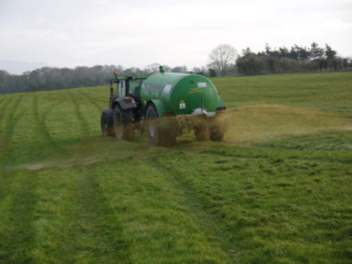 <p>Aplicación de purines en suelo agrícola. / UPM</p>