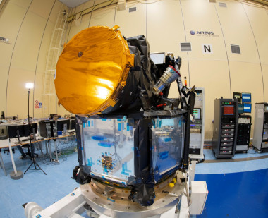 <p>Satélite Cheops finalizado en las instalaciones madrileñas de Airbus. / Airbus Defence and Space</p>