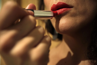 <p>La satisfacción de las mujeres con su marca de cosméticos depende de factores más emocionales que funcionales. Imagen: SINC.</p>