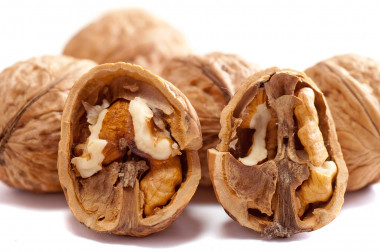 <p/>Las nueces no parecen tener efectos sobre el peso corporal o la presiÃ³n arterial. / <a href=