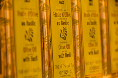 <p>La incorporación del aceite de oliva a la dieta habitual es una forma eficaz de proteger los huesos. / Thomas Ricker</p>