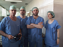 <p>Profesionales del Hospital Virgen del Rocío de Sevilla. <a href="http://www.plataformasinc.es/esl/imagenes/inicio/(imagen)/70215" target="_blank">Imagen:</a> Antonio de la Cerda.</p>
