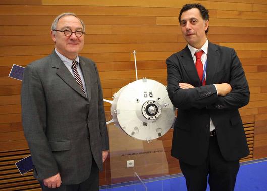 <p>Jean Jack Dordain, director general de la ESA, y Jesús Marcos, director de Mercado de la Unidad Aeroespacial de Tecnalia. </p>