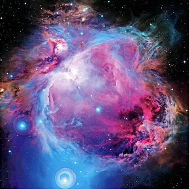 <p>El Cúmulo de la Nebulosa de Orión visto por el telescopio CFHT. La estrella brillante azul de la parte superior de la imagen es Iota Ori, la estrella central del cúmulo recientemente descubierto. Imagen: J-C Cuillandre y G. Anselmi.</p>