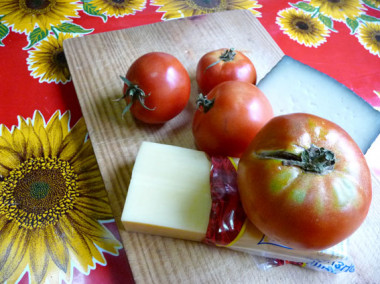 
<!-- START: including template: extension/sinc/design/ezwebin/templates/content/datatype/view/ezxmltags/paragraph.tpl (design:content/datatype/view/ezxmltags/paragraph.tpl) -->
<p>Los tomates maduros y los quesos fermentados son ricos en GMS natural. 
<!-- START: including template: extension/sinc/design/standard/templates/content/datatype/view/ezxmltags/link.tpl (design:content/datatype/view/ezxmltags/link.tpl) -->
<a href="http://plataformasinc.es/index.php/esl/imagenes/inicio/(imagen)/34278" target="_self">Foto: SINC</a>
<!-- STOP: including template: extension/sinc/design/standard/templates/content/datatype/view/ezxmltags/link.tpl (design:content/datatype/view/ezxmltags/link.tpl) -->
.</p>
<!-- STOP: including template: extension/sinc/design/ezwebin/templates/content/datatype/view/ezxmltags/paragraph.tpl (design:content/datatype/view/ezxmltags/paragraph.tpl) -->
