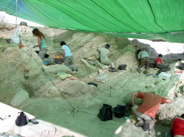 <p>Excavación en el yacimiento Batallones durante la campaña 2008. Imagen: Manuel Salesa.</p>