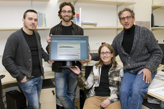 <p>Grupo de Bioinformática de la Diversidad Genética de la UAB. De izda. a dcha. en la foto 1: David Castellà, Miquel Ràmia, Sònia Casillas y Antonio Barbadilla.</p>