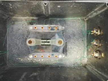 <p>Montaje del chip de silicio empleado dentro de la caja que será introducida en el incubador. / US</p>