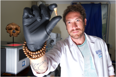 <p> El investigador Renaud Joannes-Boyau en el laboratorio de geoarqueología en la Universidad de Southern Cross. / SCU</p>