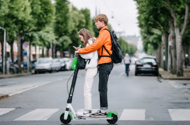 <p>Ya se han reportado los primeros accidentes fatales asociados al uso del patinete eléctrico. / UGR</p>