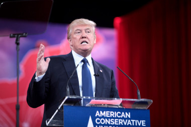 <p>Trump hablando el 7 de febrero de 2015 en la Conservative Political Action Conference, en Maryland (EE UU) / <a href="https://es.wikipedia.org/wiki/Donald_Trump#/media/File:Donald_Trump_by_Gage_Skidmore_3.jpg" target="_blank">Wikipedia</a></p>