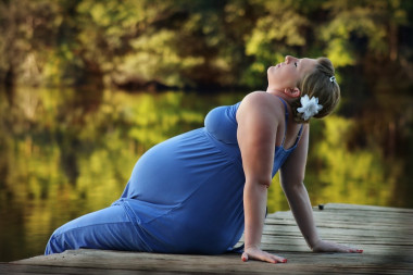 <p>Las mujeres asumen la dificultad para conciliar y mantener un sueño reparador como un fenómeno propio del embarazo. / <a href="https://pixabay.com/es/mujer-embarazada-muelle-vientre-356141/" target="_blank">Pixabay</a></p>