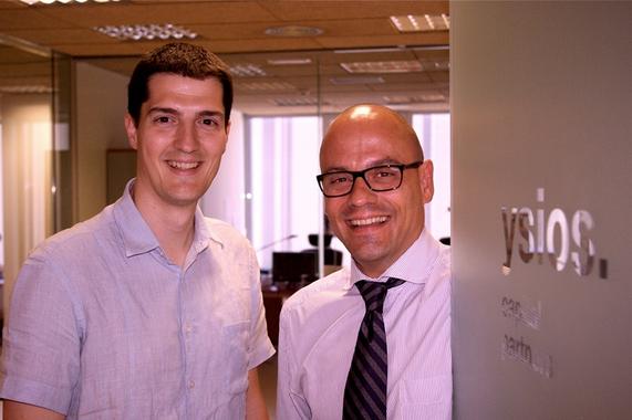 <p>Roger Gomis, cofundador de Inbiomotion (Izquierda), y Joël Jean-Mairet de Ysios Capital. Imagen: Luca Tancredi Barone (IRB).</p>