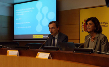<p>El ministro de Ciencia, Innovación y Universidades, Pedro Duque, y la directora de la FECYT, Paloma Domingo, durante la presentación de la Encuesta de Percepción Social de la Ciencia 2018. / Ministerio de Ciencia, Innovación y Universidades</p>