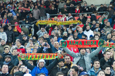 <p>En la foto, aficionados portugueses en un partido de fútbol. / Wikimedia</p>
