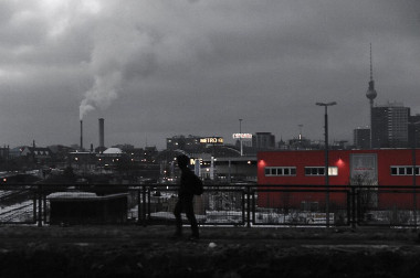 <p>Dos contaminantes en concreto —las partículas y el ozono troposférico— siguen provocando problemas respiratorios y enfermedades cardiovasculares y reduciendo la esperanza de vida./ <a href="http://www.eea.europa.eu/media/newsreleases/air-pollution-still-causing-harm/Airquality2013_Fig_11illu.png" title="Source: EEA Signals 2013" target="_blank"> </a><a href="/photos/libertinus" target="_blank">Libertinus</a>.</p>