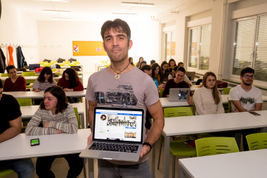 <p>Diego Téllez Alarcia, profesor de la Universidad de La Rioja, y <em>community manager </em>de "Doña Jacinta 2.0" (© Álvaro Aragón-UR).</p>