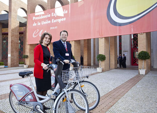 <p><a href="http://plataformasinc.es/index.php/esl/imagenes/inicio/(imagen)/42034" target="_self">Teresa Ribera junto al alcalde de Sevilla Alfredo Sánchez Monteseirín</a> durante el Consejo Informal de Sevilla. Foto: Presidencia Europea.</p>