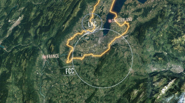<p>El objetivo del Futuro Colisionador Circular (FCC) es proporcionar un anillo de 100 kilómetros bajo la frontera franco-suiza (amarilla en la imagen) para un acelerador superconductor de protones, mucho más grande que el actual LHC. / CERN</p>