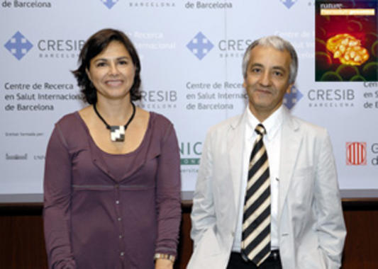 <p>La Dra. Carmen Fernández-Becerra y el Dr. Hernando del Portillo</p>