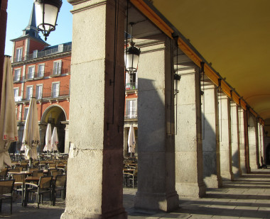 <p>Columnas de la Plaza Mayor en las que se aprecia el deterioro. / David Martín Freire-Lista</p>