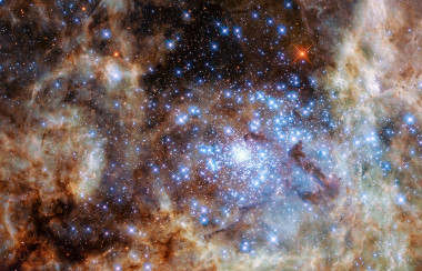 <p>El cúmulo estelar R136 observado con WFC3 / NASA, ESA, P. Crowther (University of Sheffield)</p>