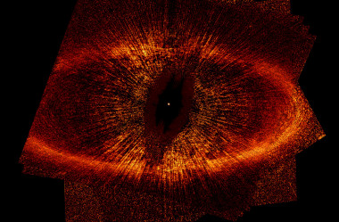 <p>El telescopio Hubble captó este anillo de gas y polvo alrededor de la estrella Fomalhaut. / <a href="http://hubblesite.org/newscenter/archive/releases/2005/10/image/b/" target="_blank">NASA, ESA, P. Kalas, J. Graham, M. Clampin</a>.</p>