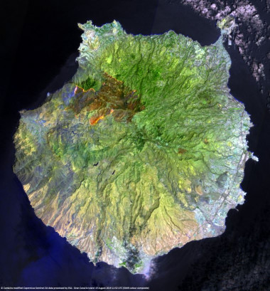 <p>Imagen del incendio tomada por el satélite Sentinel 2 del Programa Europeo de Emergencias Copernicus y modificada por la Agencia Espacial Europea (ESA). / © <a href="https://erccportal.jrc.ec.europa.eu/ercmaps/ECDM_20190820_Canary_Forest-fires.pdf" target="_blank">JRC-EFFIS Rapid Damage Assesment</a></p>
