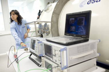 
<!-- START: including template: extension/sinc/design/ezwebin/templates/content/datatype/view/ezxmltags/paragraph.tpl (design:content/datatype/view/ezxmltags/paragraph.tpl) -->
<p>Instalaciones del Laboratorio de RF de Alta Potencia. 
<!-- START: including template: extension/sinc/design/standard/templates/content/datatype/view/ezxmltags/link.tpl (design:content/datatype/view/ezxmltags/link.tpl) -->
<a href="http://www.plataformasinc.es/index.php/esl/imagenes/inicio/(imagen)/55851" target="_self">Foto: SINC</a>
<!-- STOP: including template: extension/sinc/design/standard/templates/content/datatype/view/ezxmltags/link.tpl (design:content/datatype/view/ezxmltags/link.tpl) -->
.</p>
<!-- STOP: including template: extension/sinc/design/ezwebin/templates/content/datatype/view/ezxmltags/paragraph.tpl (design:content/datatype/view/ezxmltags/paragraph.tpl) -->
