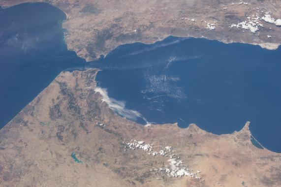 <p>Según los investigadore, la geometría, ambiente tectónico y configuración de las placas continentales en el Estrecho de Gibraltar son únicos. / NASA</p>