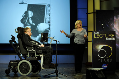 <p>El físico británico Stephen Hawking durante una conferencia en la NASA. / <a href="https://www.flickr.com/photos/nasahqphoto/3462939243/in/album-72157617141397796/" target="_blank">NASA HQ PHOTO</a></p>