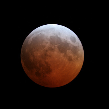 <p>Eclipse de Luna similar al que ocurrirá el próximo 28 de septiembre. / IAA-CSIC</p>
