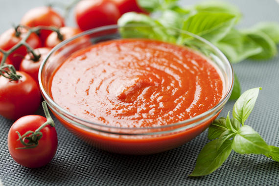 <p>Han identificado por primera vez los polifenoles y carotenoides –sustancias antioxidantes beneficiosas para la salud– que lleva el sofrito, mediante una técnica de espectrometría de masas de alta resolución. / Tink stock.</p>