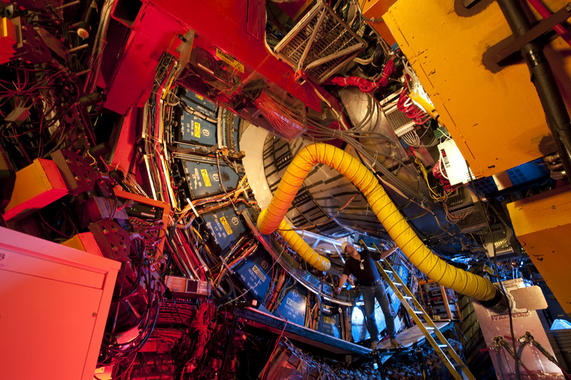 <p>El detector CDF en el acelerador Tevatron. Imagen: FERMILAB.</p>
