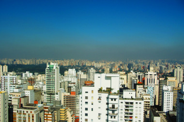 <p>Vista parcial de la ciudad de São Paulo. / <a href="http://upload.wikimedia.org/wikipedia/commons/f/f4/Pollution_over_S%C3%A3o_Paulo_(Jardins).jpg" target="_blank">Wikipedia</a></p>