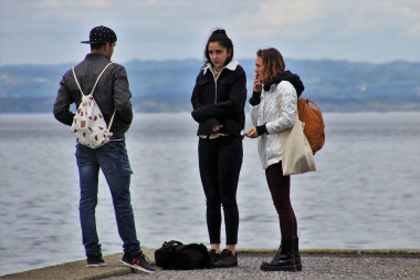 <p>En España, la edad media de inicio de consumo de tabaco es a los 14,6 años. / <a href="https://pixabay.com/es/photos/lago-cigarrillo-los-j%C3%B3venes-fumar-4194143/" target="_blank">Pixabay</a></p>