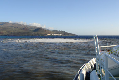 <p>
La erupción del volcán submarino de El Hierro, vista desde el buque oceanográfico Ramon Margalef. / Javier Arístegui (ULPGC)<br />
<strong> </strong><br /><strong> </strong></p>