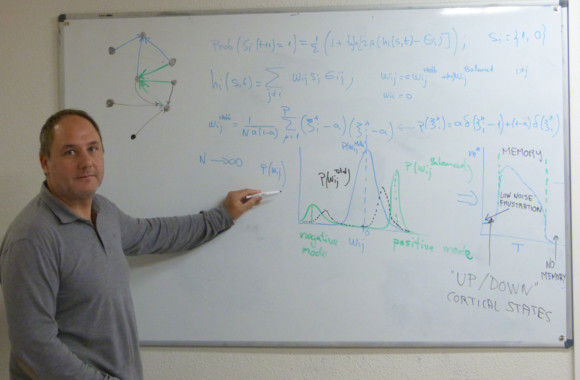 <p>El profesor de Electromagnetismo y Física de la Materia Joaquín Torres Agudo, uno de los autores y director de esta investigación. / <a href="http://www.ugr.es/" target="_blank">UGR</a></p>